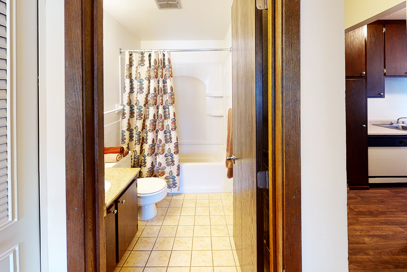 2nd Bathroom in 2BR 2BA Apartment in Inver Grove Heights, MN